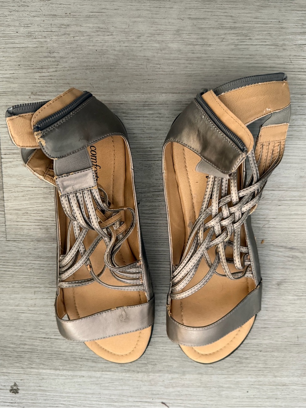 Comfortable Women's Metallic Gray Strappy Sandals
